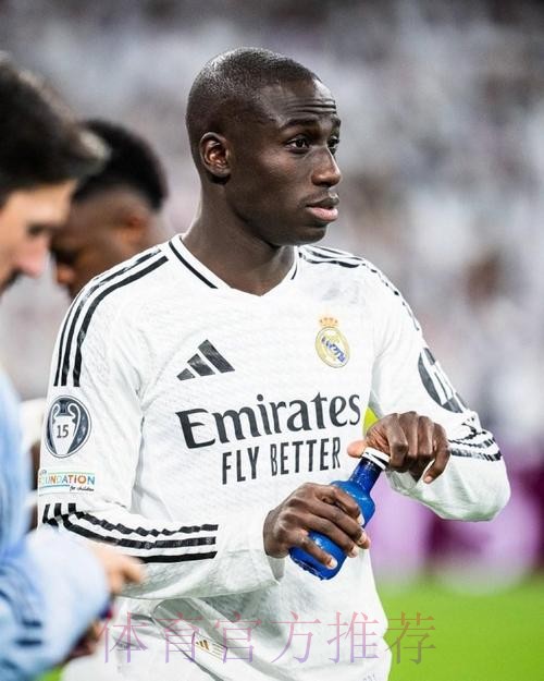 外媒:门迪想争首发 他可能是阿隆索第三选择 外媒:门迪想争首发 他可能是阿隆索第三选择